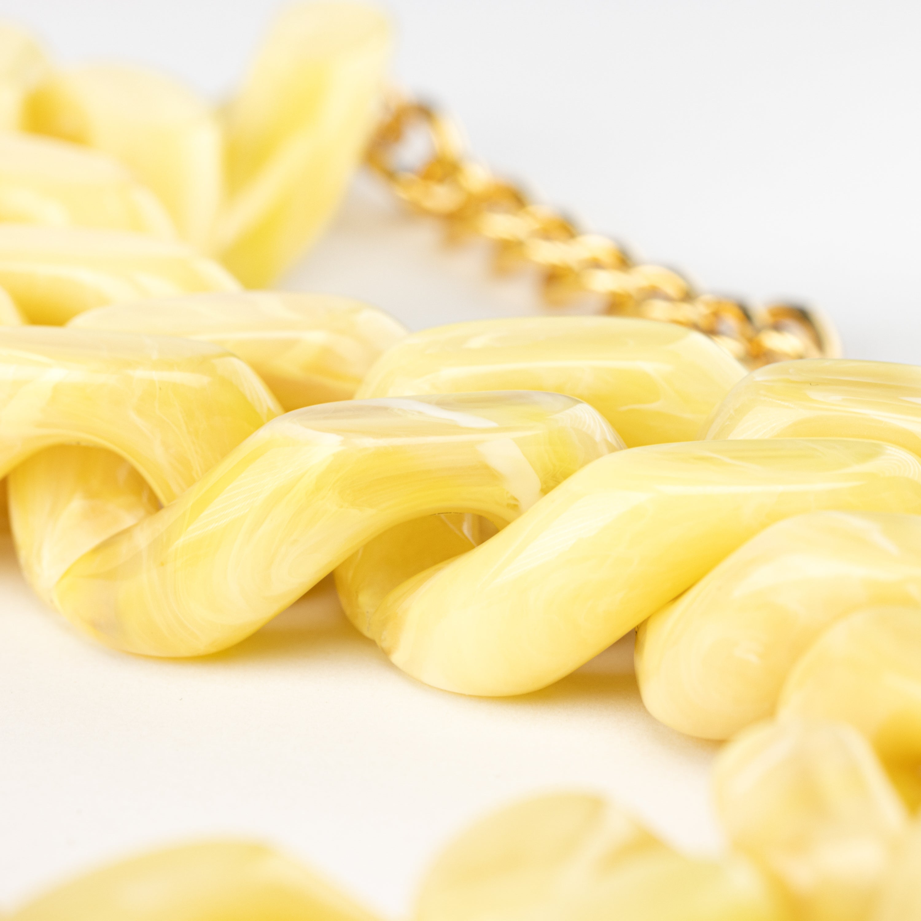 Big Flat Chain Necklace - Yellow Marble