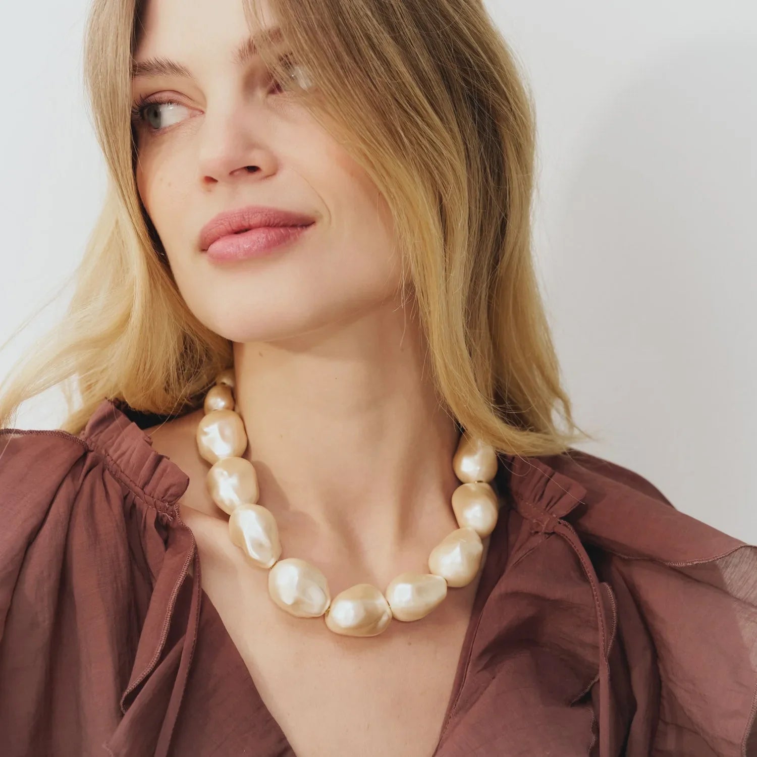 Big Organic Pearl Necklace Short - Apricot Pearl